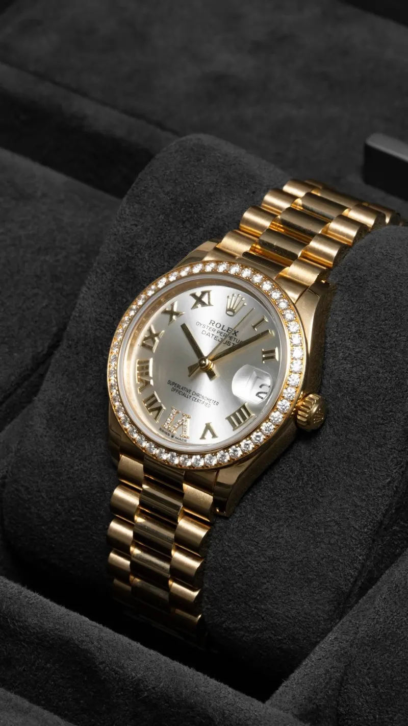 Rolex Datejust 31 Yellow Gold Silver Roman, Yellow gold, Silver Roman dial with diamond VI, Diamond bezel