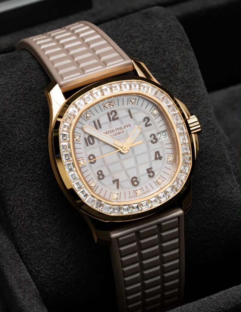 Audemars Piguet Royal Oak Offshore Chronograph Rose Gold Rainbow, Rose gold, Black dial, Rainbow sapphire bezel
