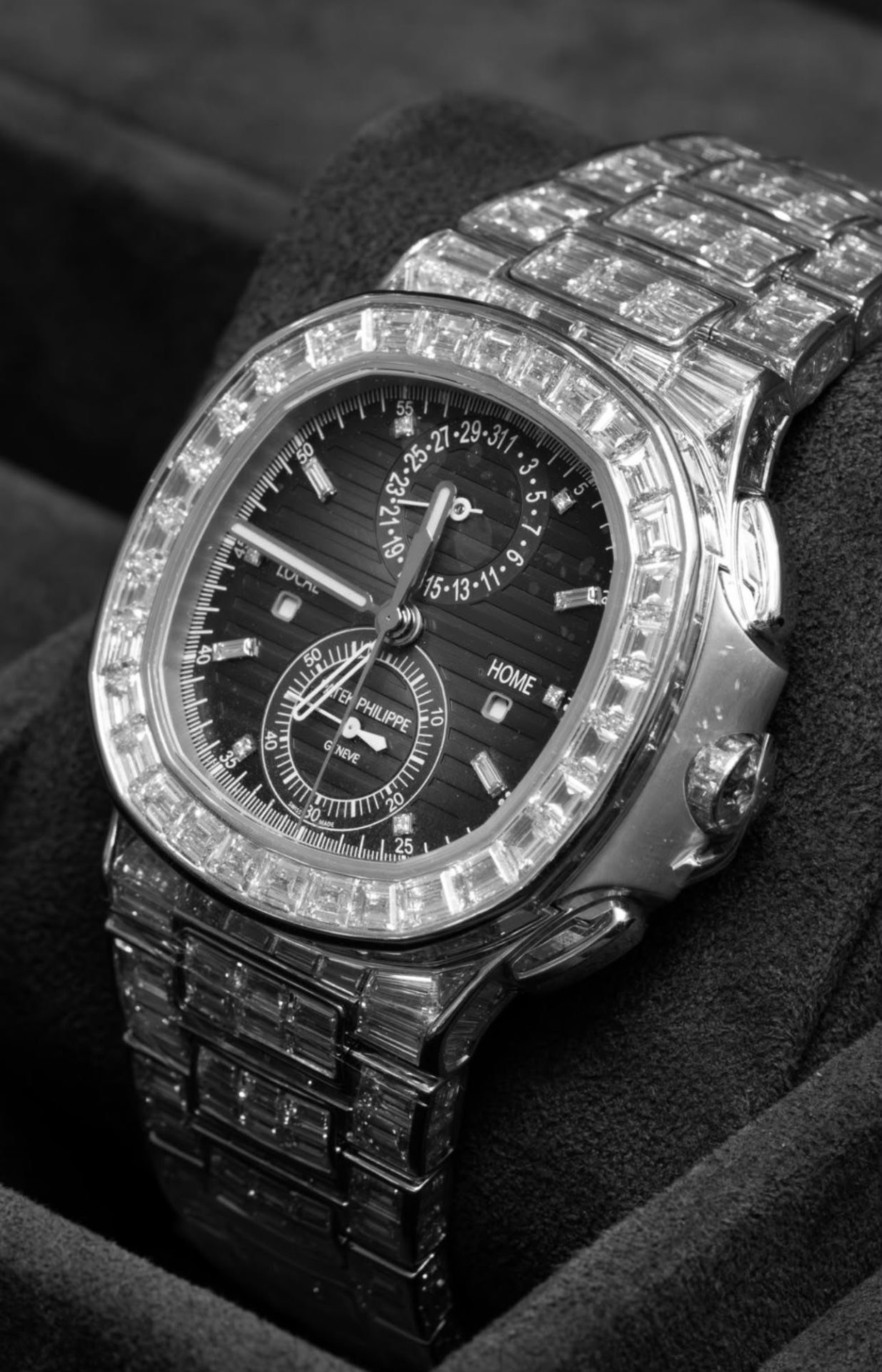Nautilus 5711 White Gold Diamond — White gold · Grey gradient dial · Baguette-diamond bezel — Patek Philippe