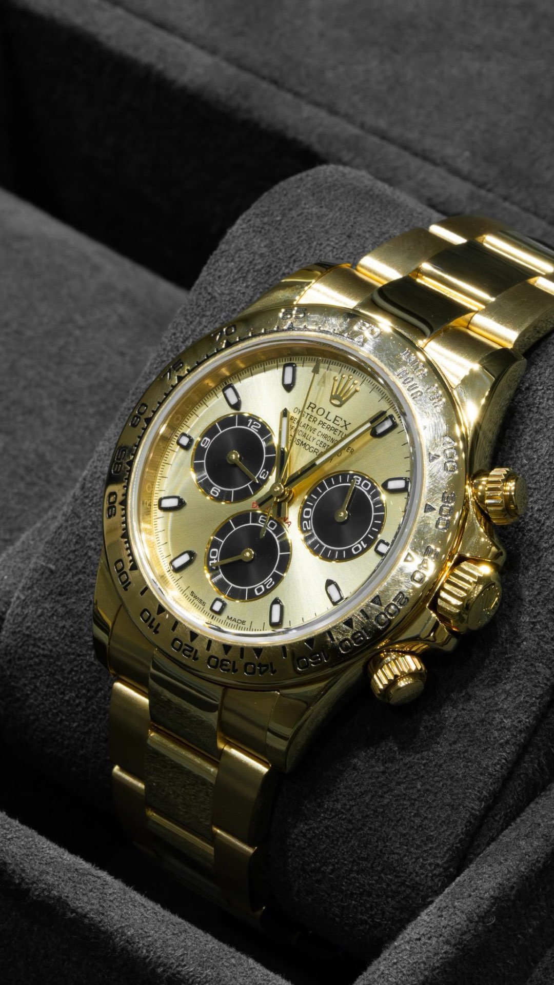 Cosmograph Daytona Yellow Gold Champagne — Yellow gold · Champagne dial · Paul Newman-style subdials — Rolex