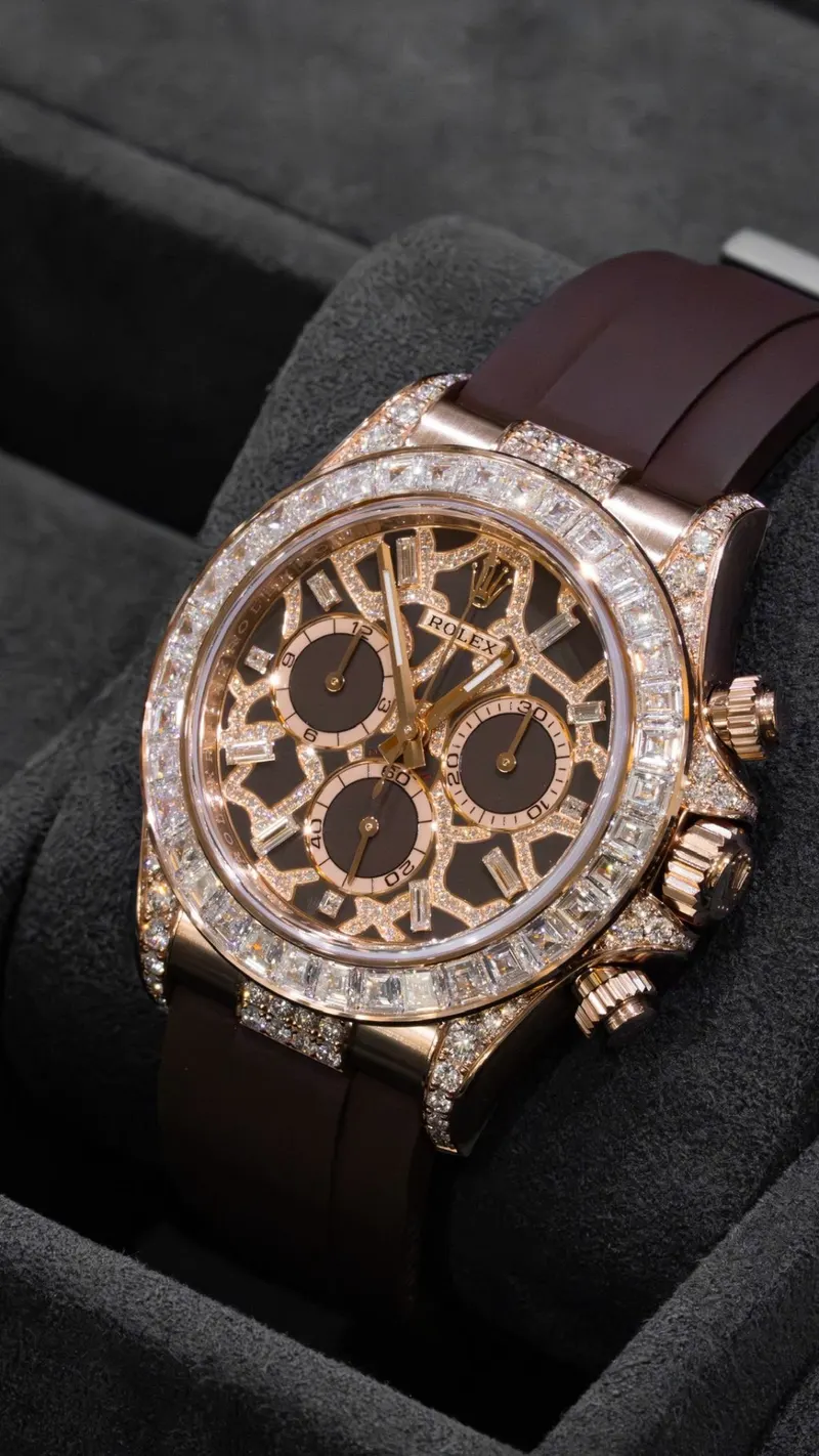 Rolex Cosmograph Daytona Leopard, Yellow gold, Lacquered leopard-print dial, Cognac baguette-sapphire bezel
