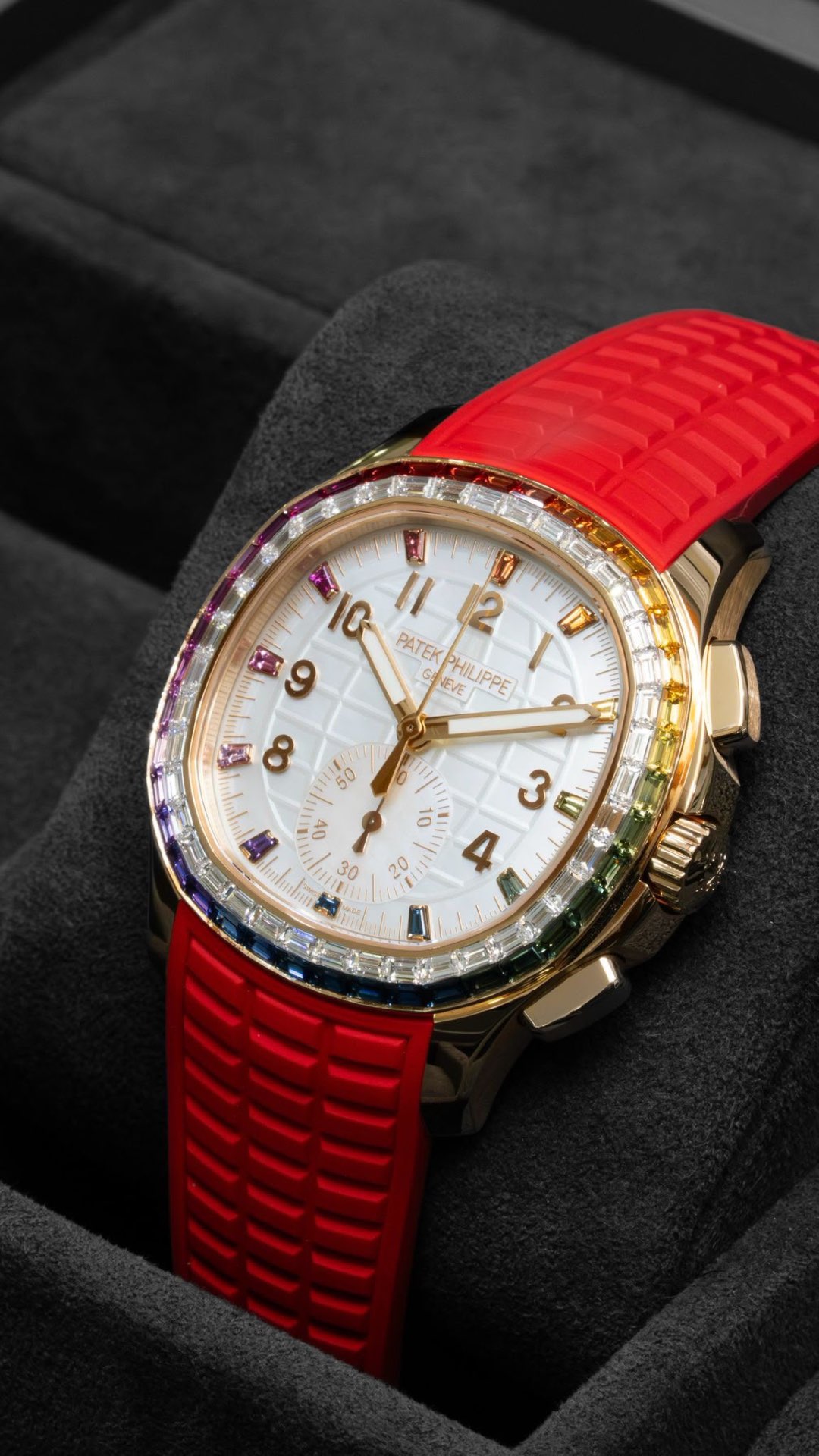 Nautilus Ladies Yellow Gold Purple — Yellow gold · Purple sunburst dial · Diamond bezel · Fabric strap — Patek Philippe