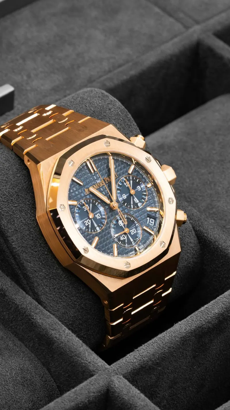Audemars Piguet Royal Oak Concept Rainbow Flying Tourbillon, White gold, Baguette diamonds and rainbow sapphires, Tourbillon